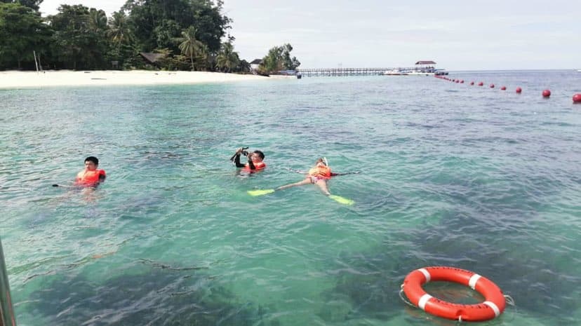 Divers exploring Sipadan